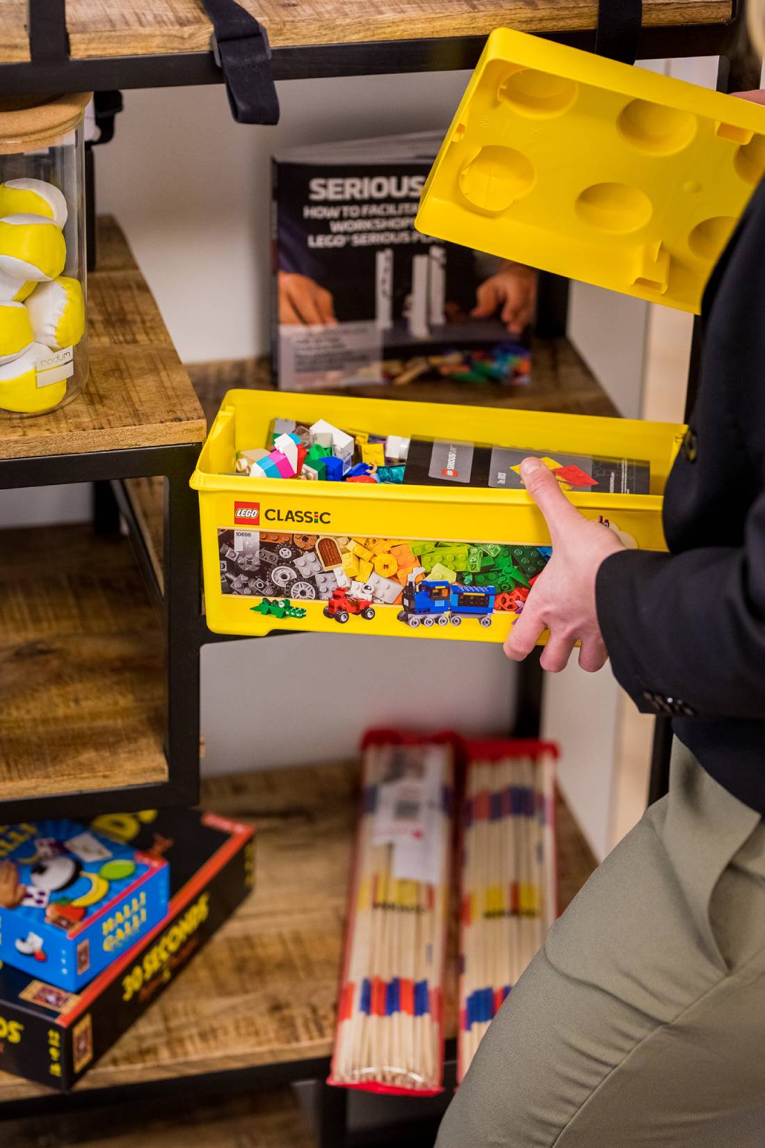 Lego wordt uit de spelletjes kast gepakt